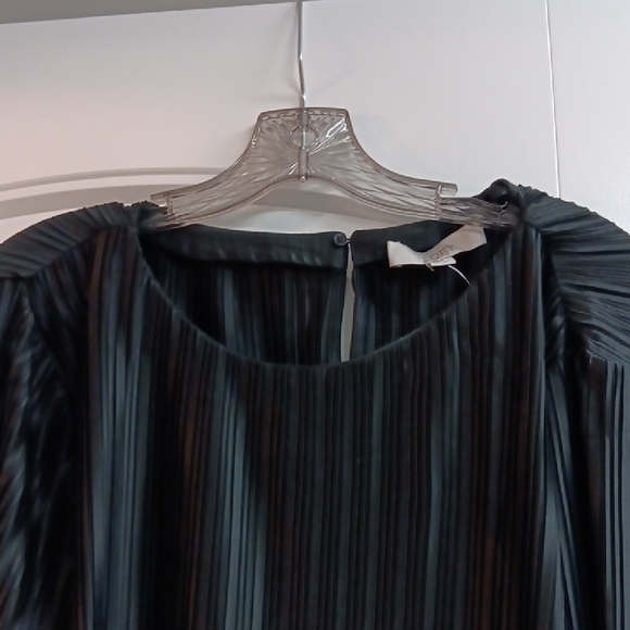 Top - Picture 2 of 8